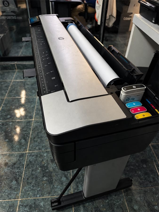 Plotter HP de gran formato en el taller de ASC